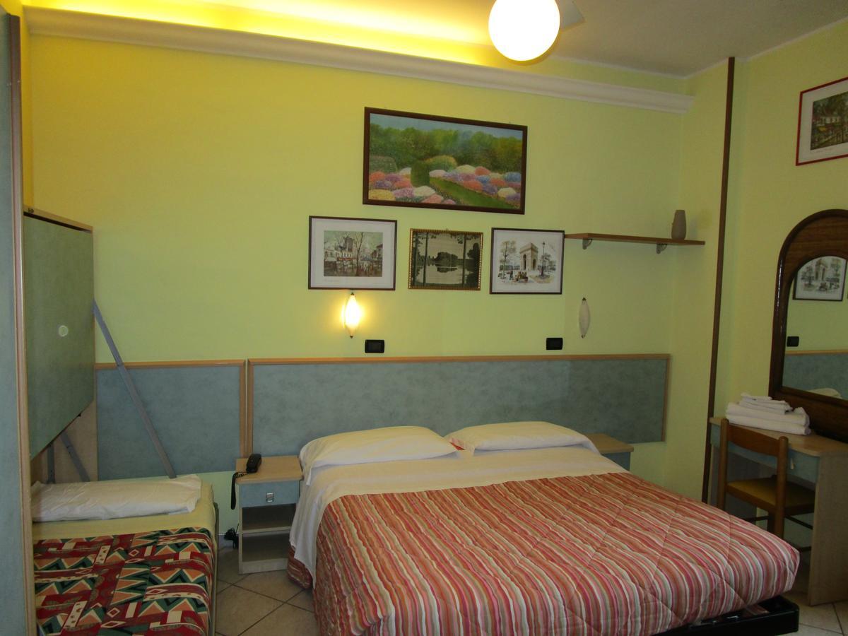 סניגליה Albergo Primavera מראה חיצוני תמונה