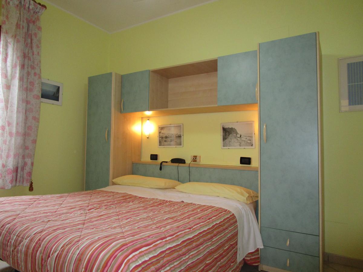 סניגליה Albergo Primavera מראה חיצוני תמונה