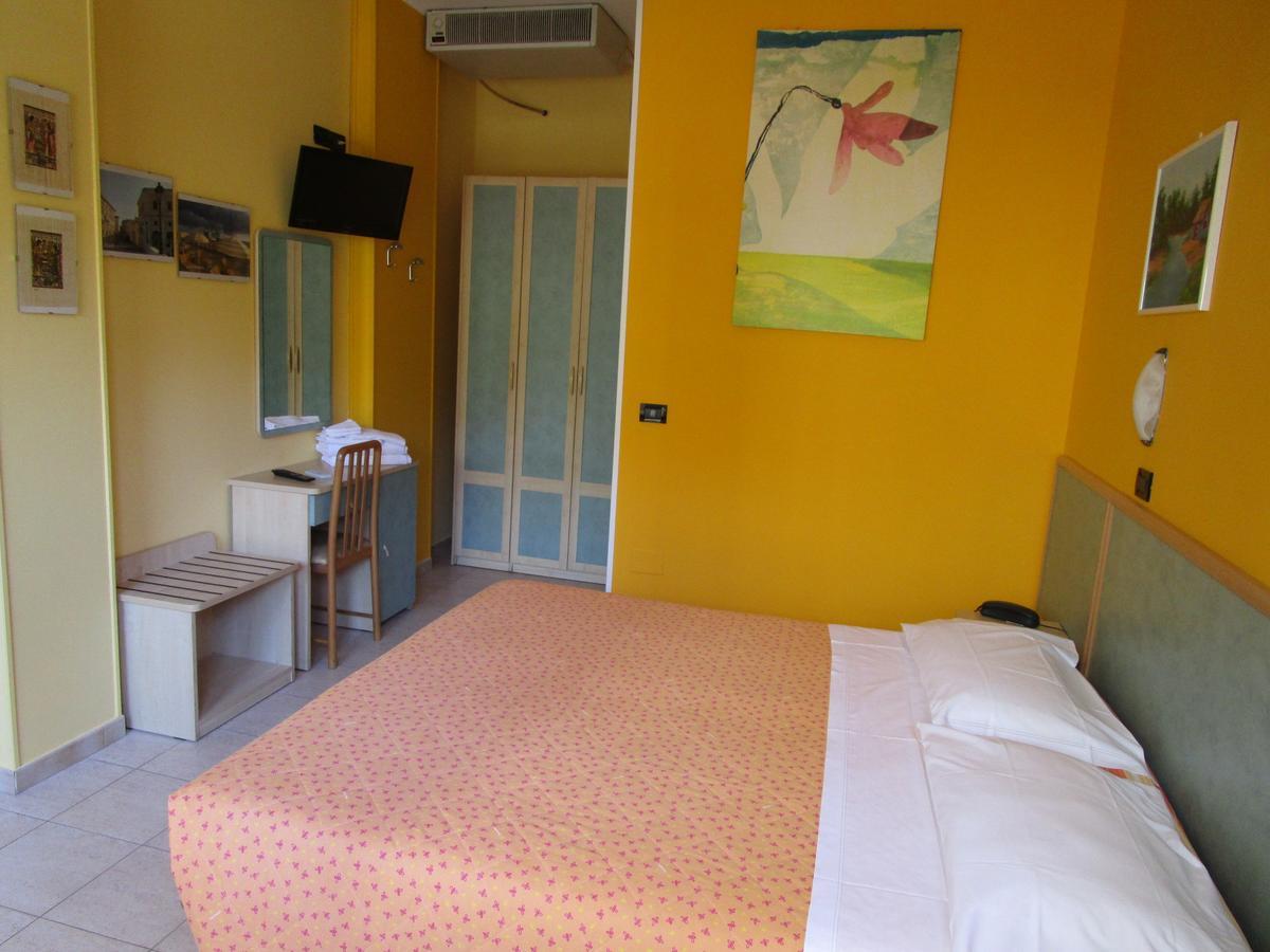 סניגליה Albergo Primavera מראה חיצוני תמונה