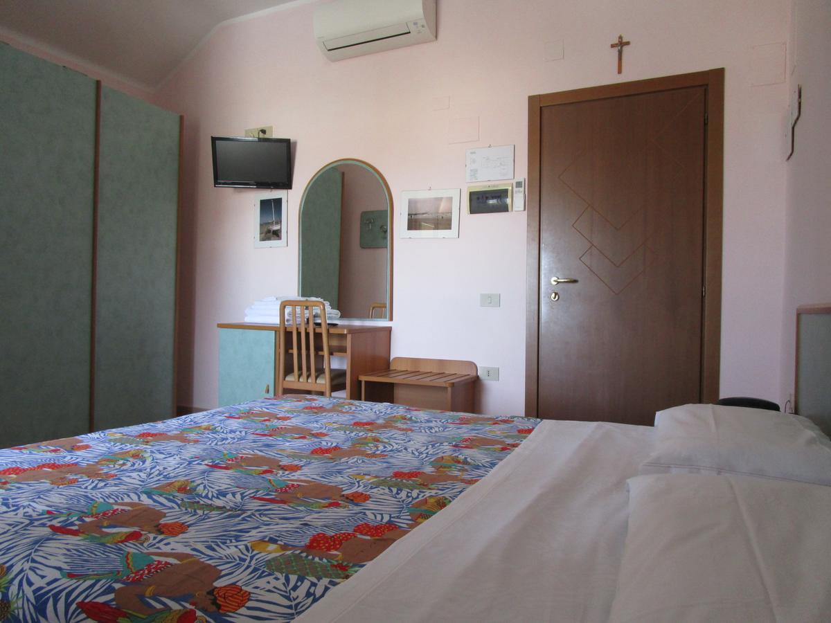 סניגליה Albergo Primavera מראה חיצוני תמונה