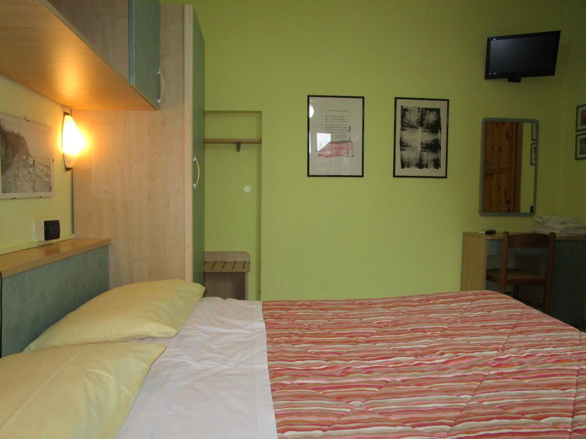 סניגליה Albergo Primavera מראה חיצוני תמונה
